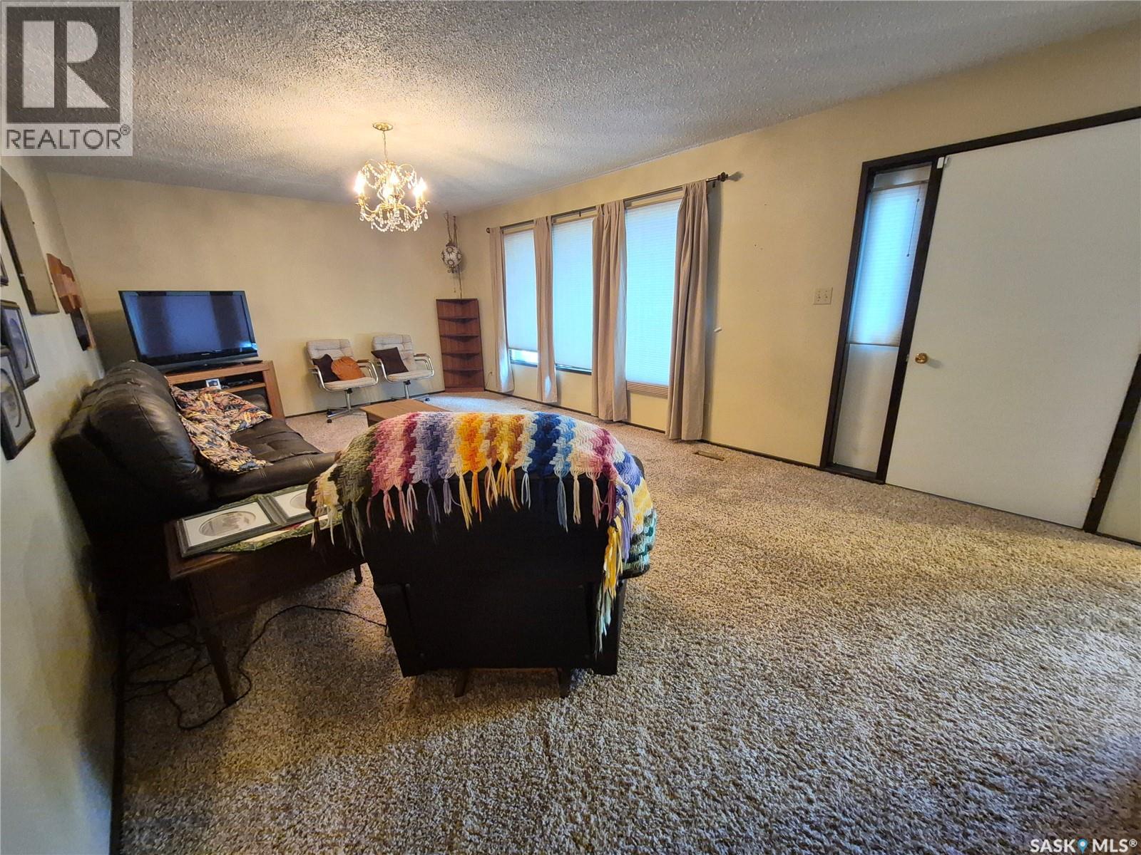 566 Dieppe Drive, Weyburn, Saskatchewan  S4H 2Y2 - Photo 13 - SK040358