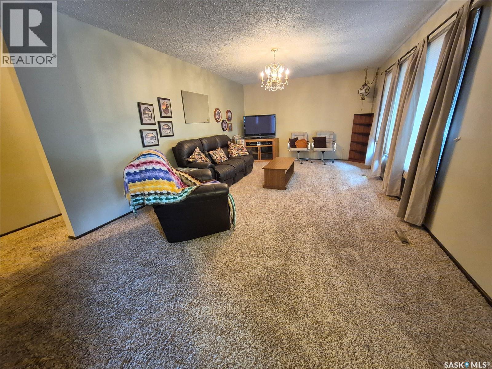 566 Dieppe Drive, Weyburn, Saskatchewan  S4H 2Y2 - Photo 14 - SK040358