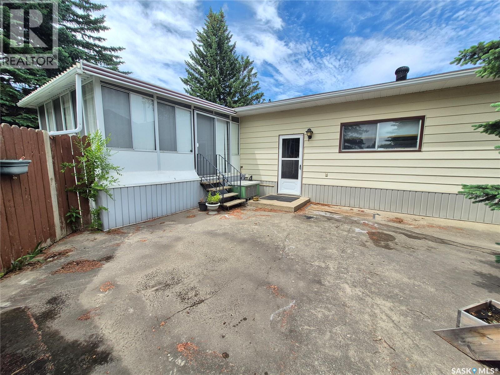 566 Dieppe Drive, Weyburn, Saskatchewan  S4H 2Y2 - Photo 51 - SK040358