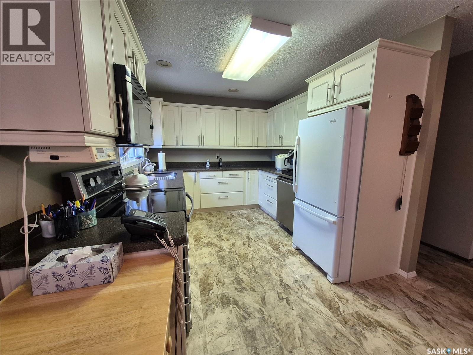 566 Dieppe Drive, Weyburn, Saskatchewan  S4H 2Y2 - Photo 7 - SK040358