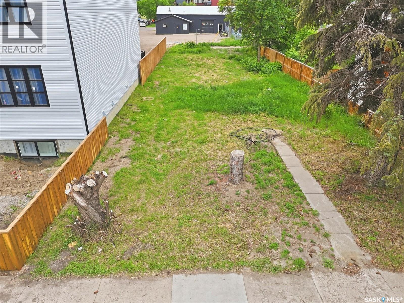 537 H Avenue S, Saskatoon, Saskatchewan  S7M 1W7 - Photo 3 - SK040357