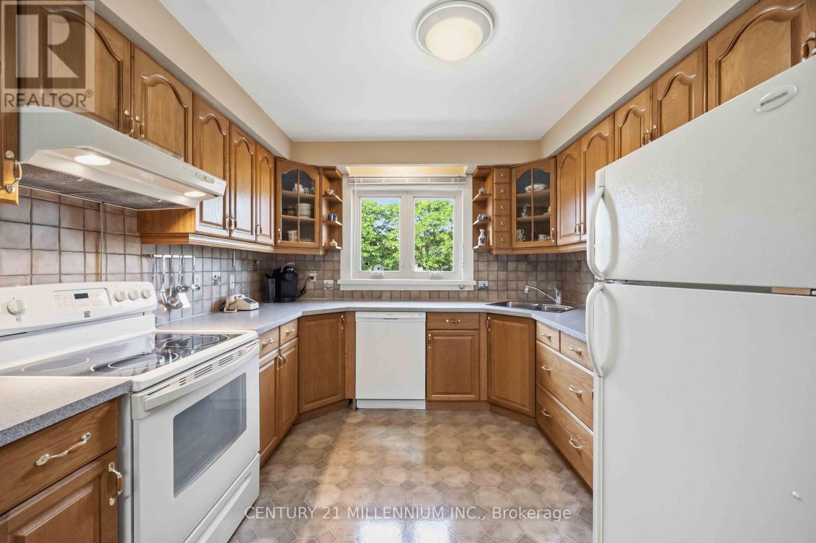 112 Blackthorn Lane, Brampton, Ontario  L6V 3K8 - Photo 11 - W13481698
