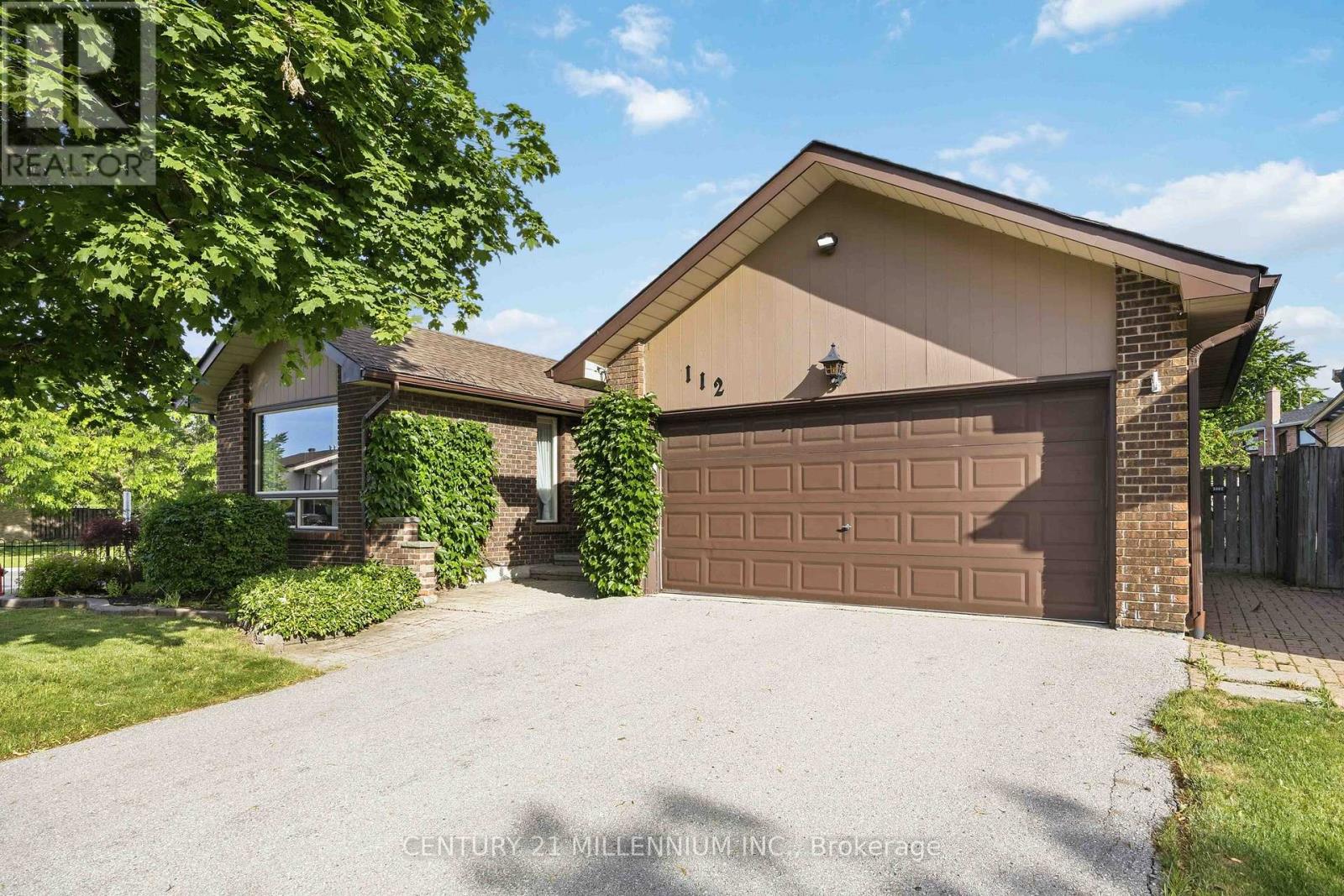 112 Blackthorn Lane, Brampton, Ontario  L6V 3K8 - Photo 2 - W13481698