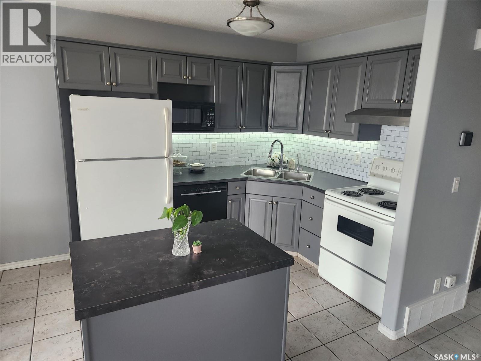4044 Buckingham Drive E, Regina, Saskatchewan  S4V 3A9 - Photo 7 - SK034631