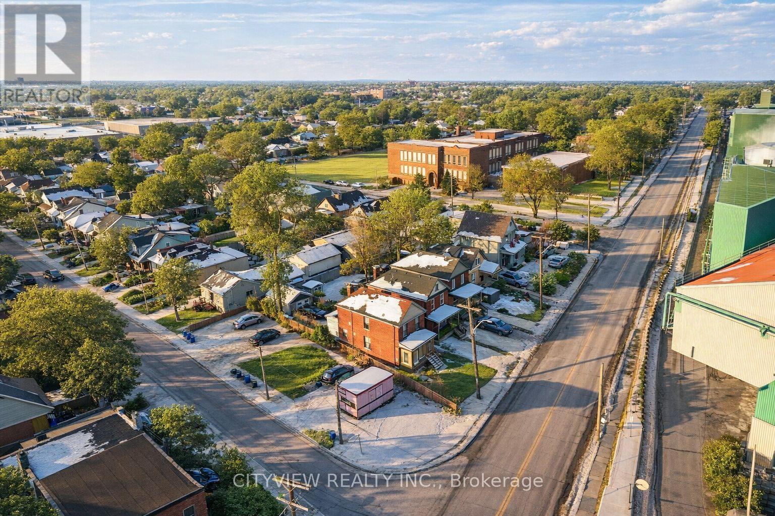 382 Beach Road, Hamilton, Ontario  L8H 3K5 - Photo 2 - X13481702