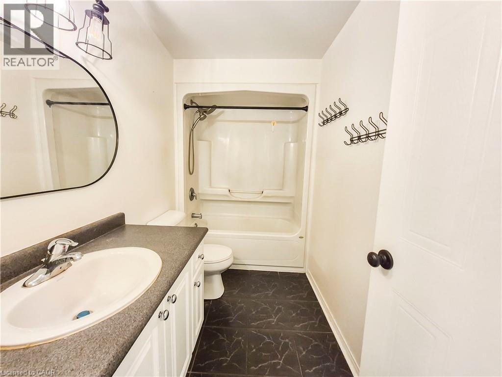 147 Dubrick Crescent Unit# 1, Kitchener, Ontario  N2E 4G3 - Photo 15 - 40842059