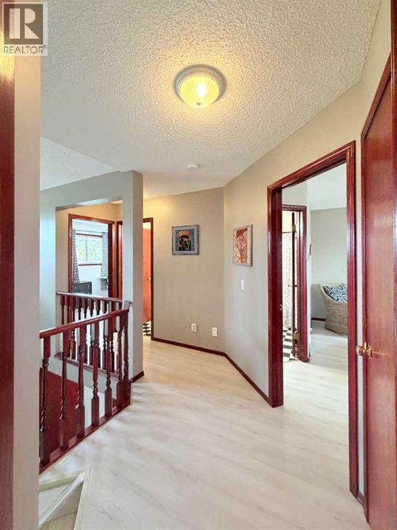 132 Somercrest Close SW, Calgary, Alberta  T2Y 3H8 - Photo 12 - A2310237