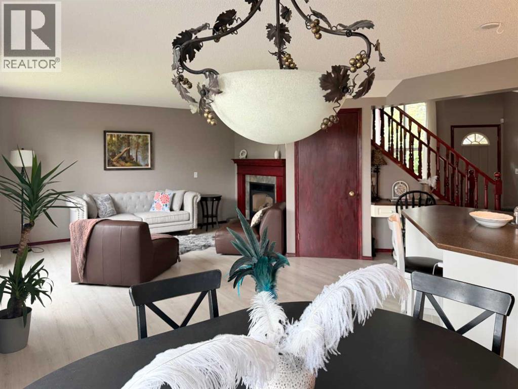 132 Somercrest Close SW, Calgary, Alberta  T2Y 3H8 - Photo 8 - A2310237