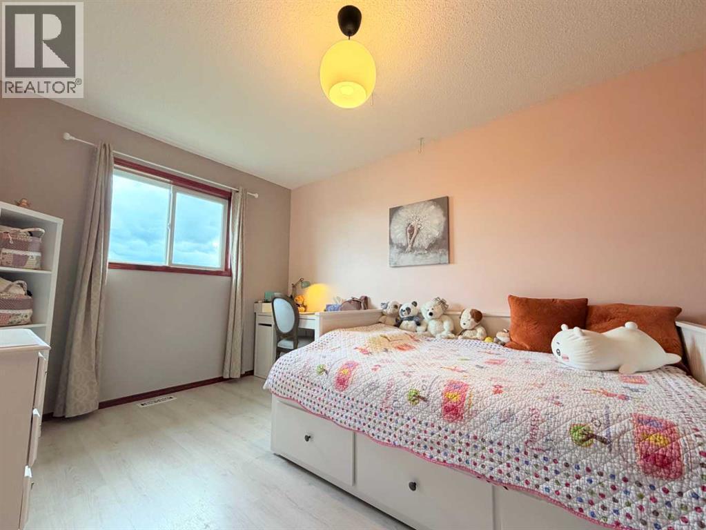 132 Somercrest Close SW, Calgary, Alberta  T2Y 3H8 - Photo 16 - A2310237