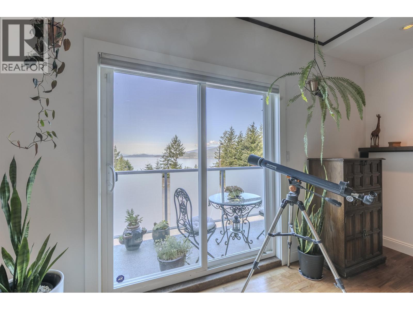 5 350 Centre Road, Lions Bay, British Columbia  V0N 2E0 - Photo 1 - R3139228