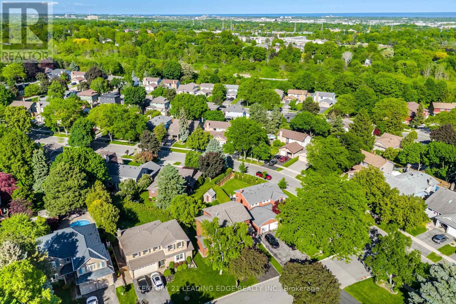2203 Previn Court, Burlington, Ontario  L7P 4J3 - Photo 4 - W13481730