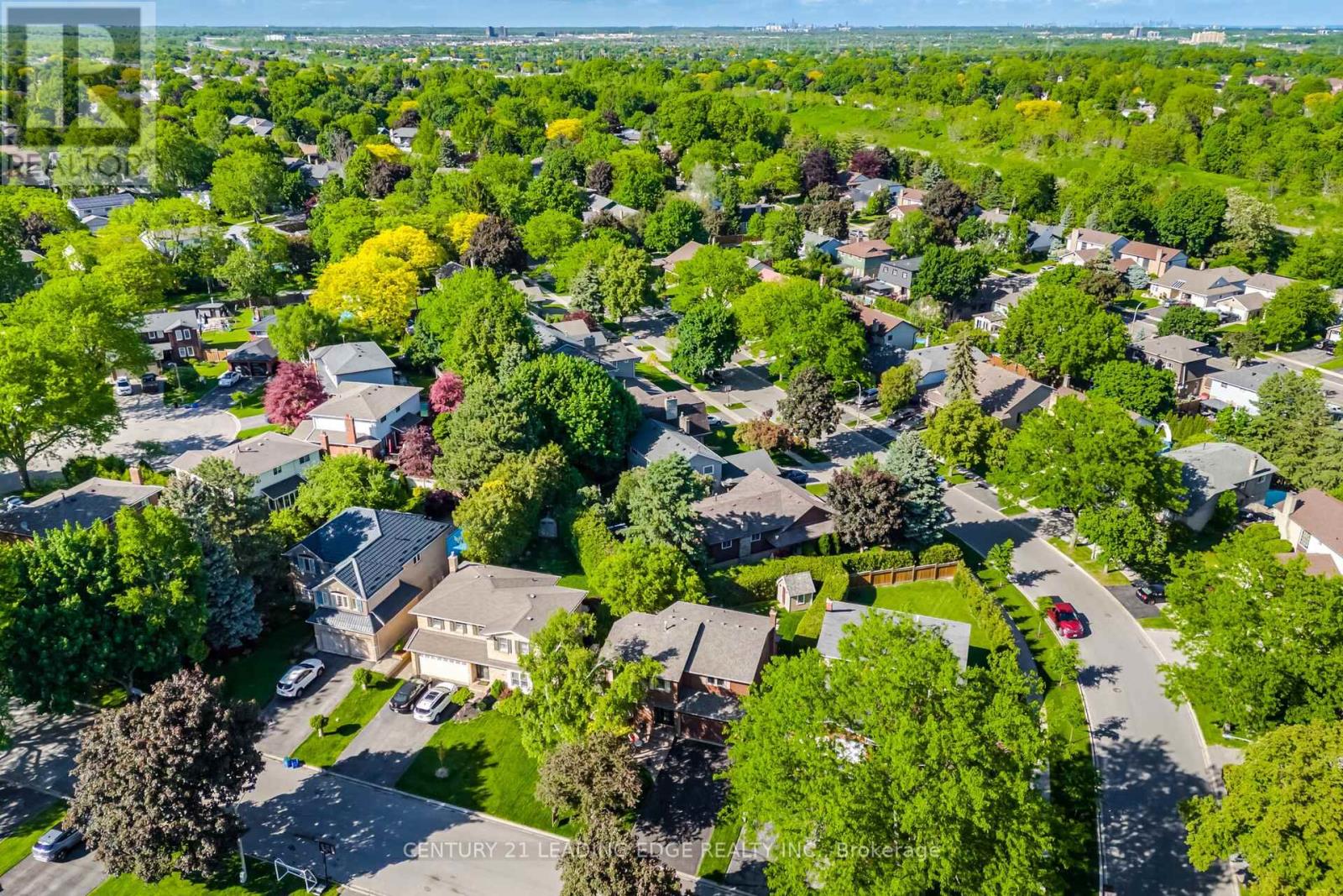 2203 Previn Court, Burlington, Ontario  L7P 4J3 - Photo 5 - W13481730