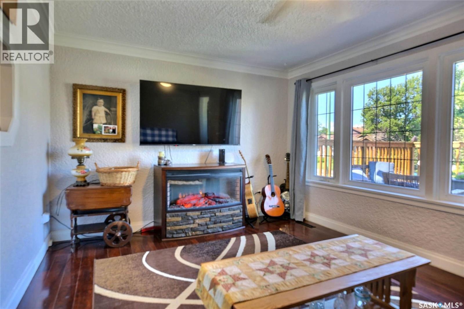 2241 Queen Street, Regina, Saskatchewan  S4T 4C6 - Photo 3 - SK040332