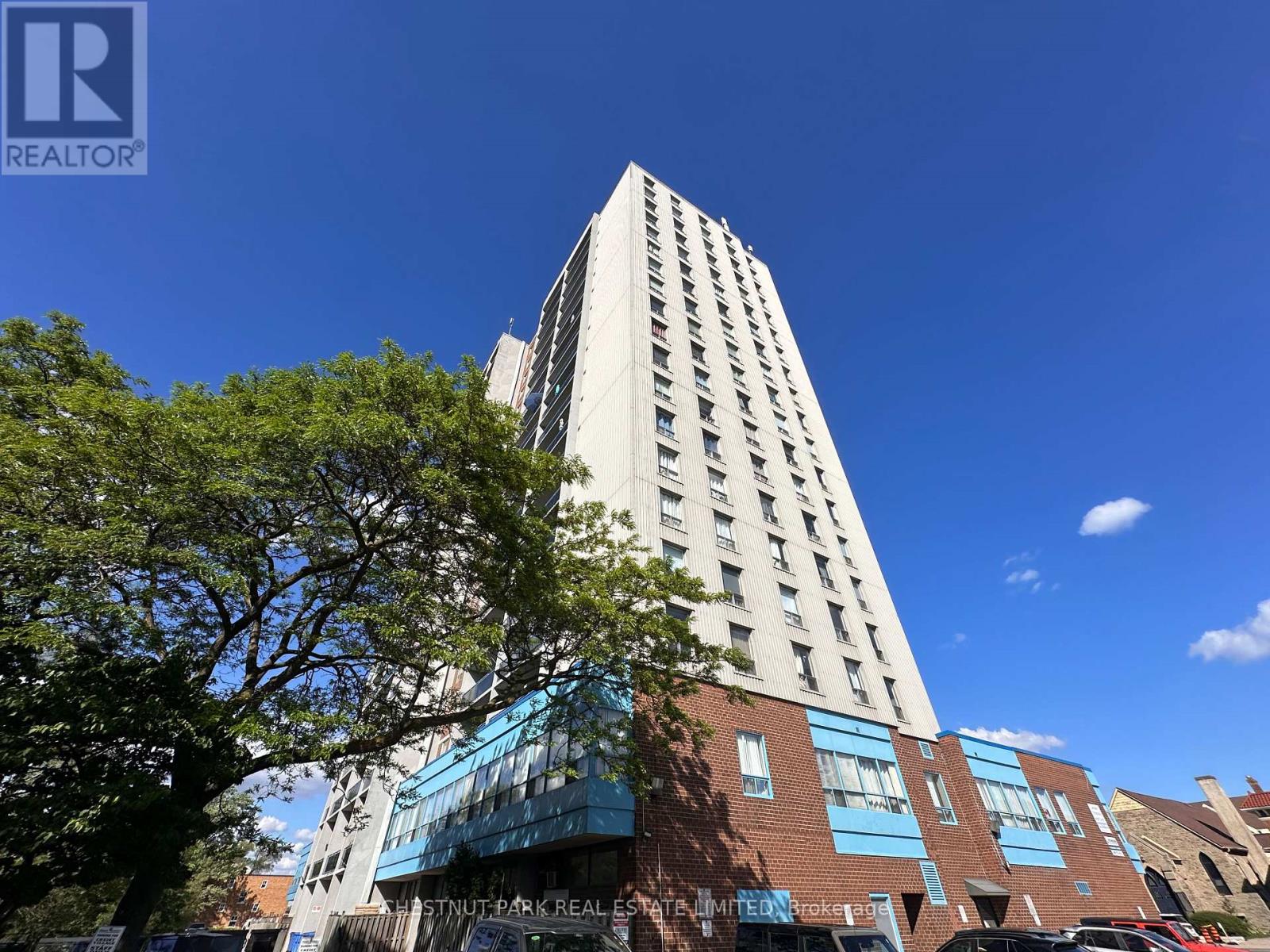 1412 - 150 Lakeshore Road W, Mississauga, Ontario  L5H 3R2 - Photo 1 - W13481784