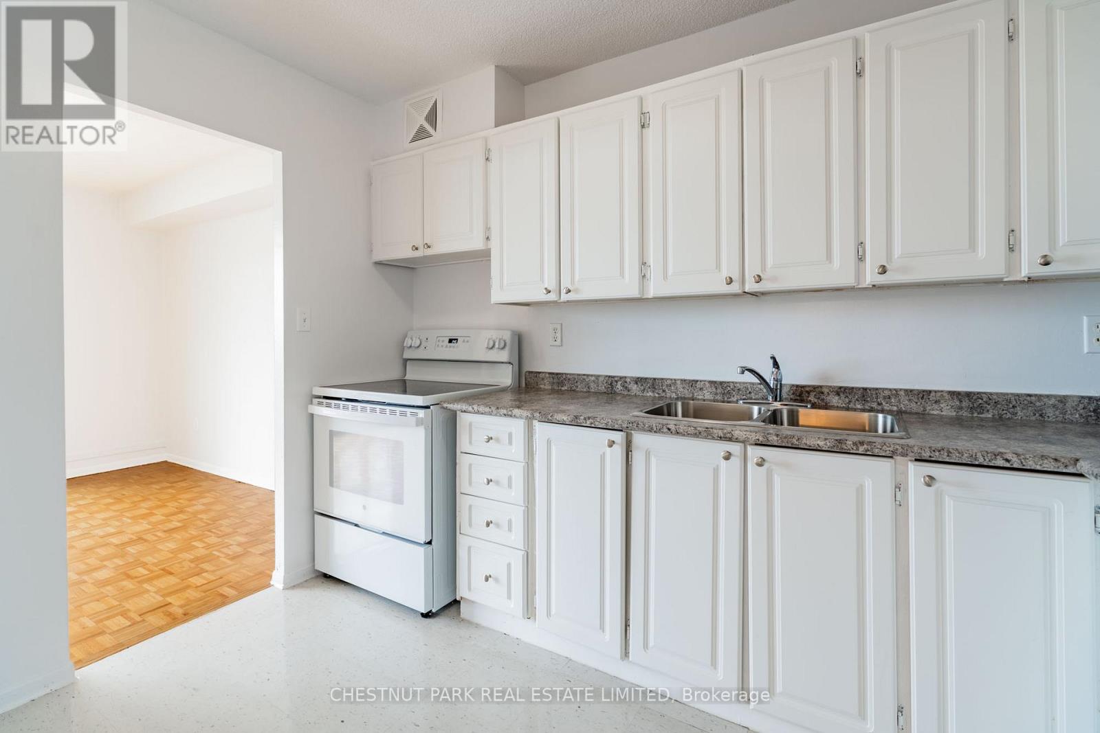 1412 - 150 Lakeshore Road W, Mississauga, Ontario  L5H 3R2 - Photo 12 - W13481784