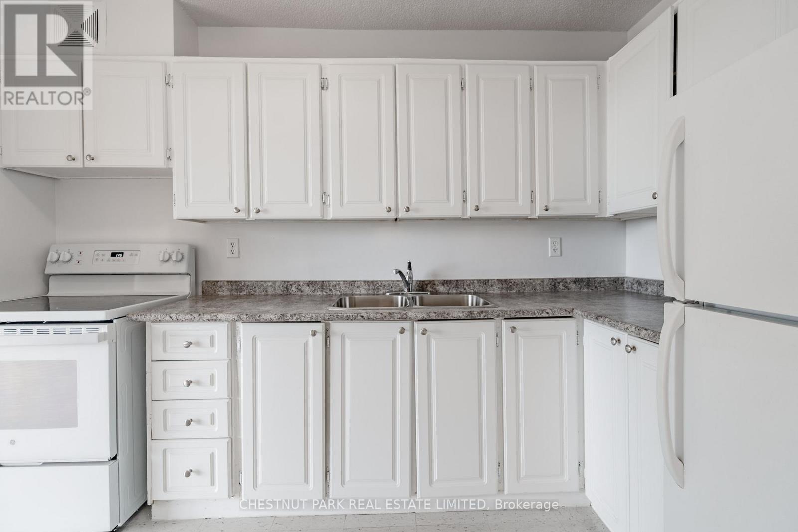 1412 - 150 Lakeshore Road W, Mississauga, Ontario  L5H 3R2 - Photo 13 - W13481784