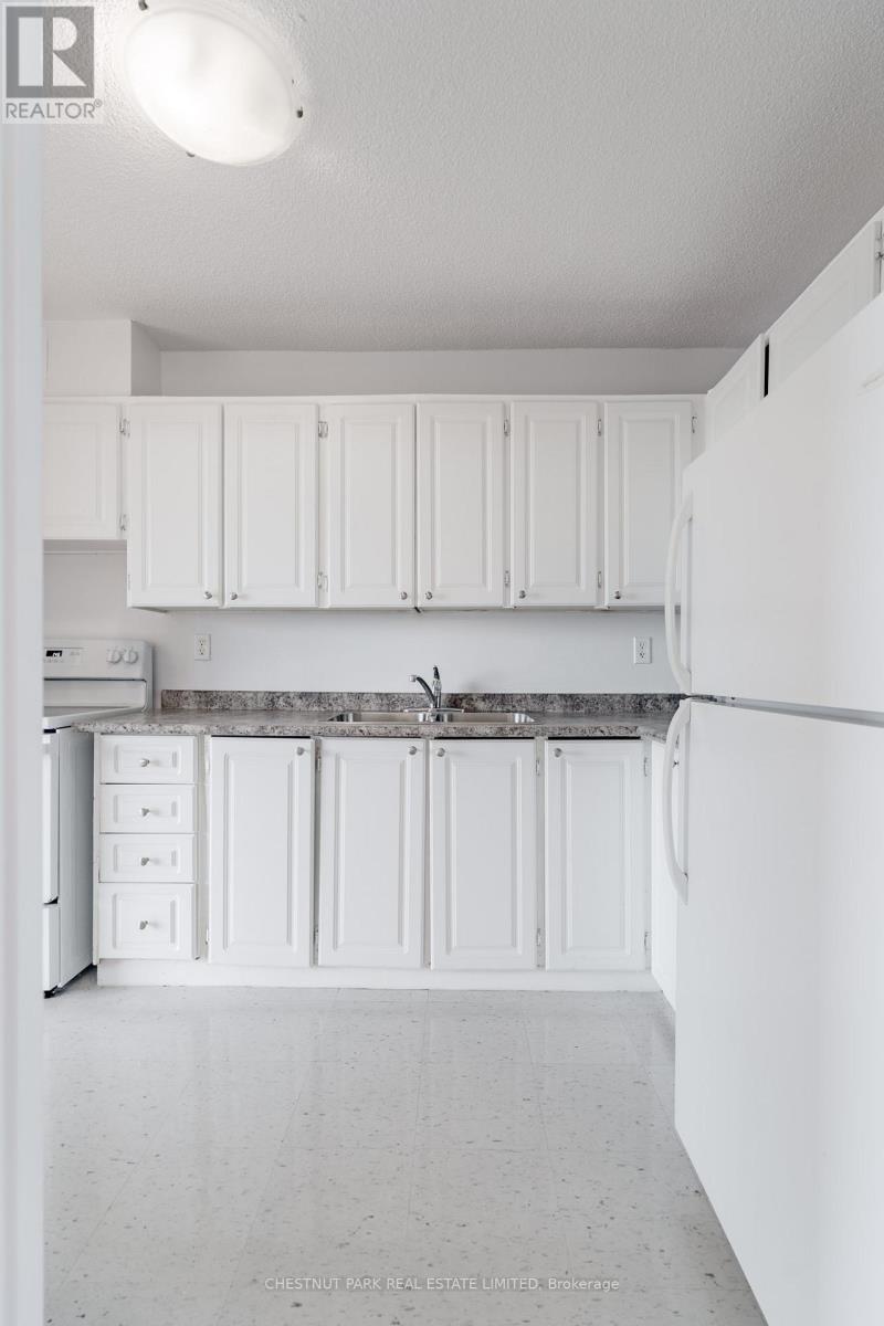 1412 - 150 Lakeshore Road W, Mississauga, Ontario  L5H 3R2 - Photo 15 - W13481784