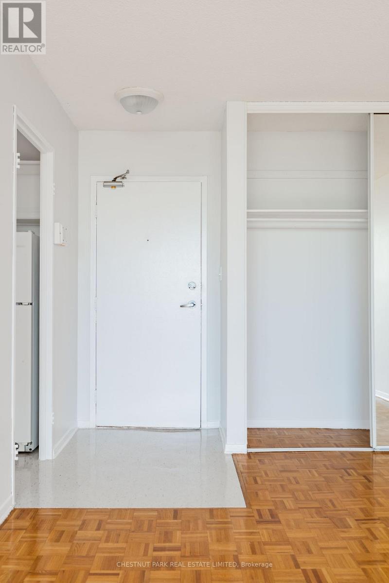 1412 - 150 Lakeshore Road W, Mississauga, Ontario  L5H 3R2 - Photo 16 - W13481784