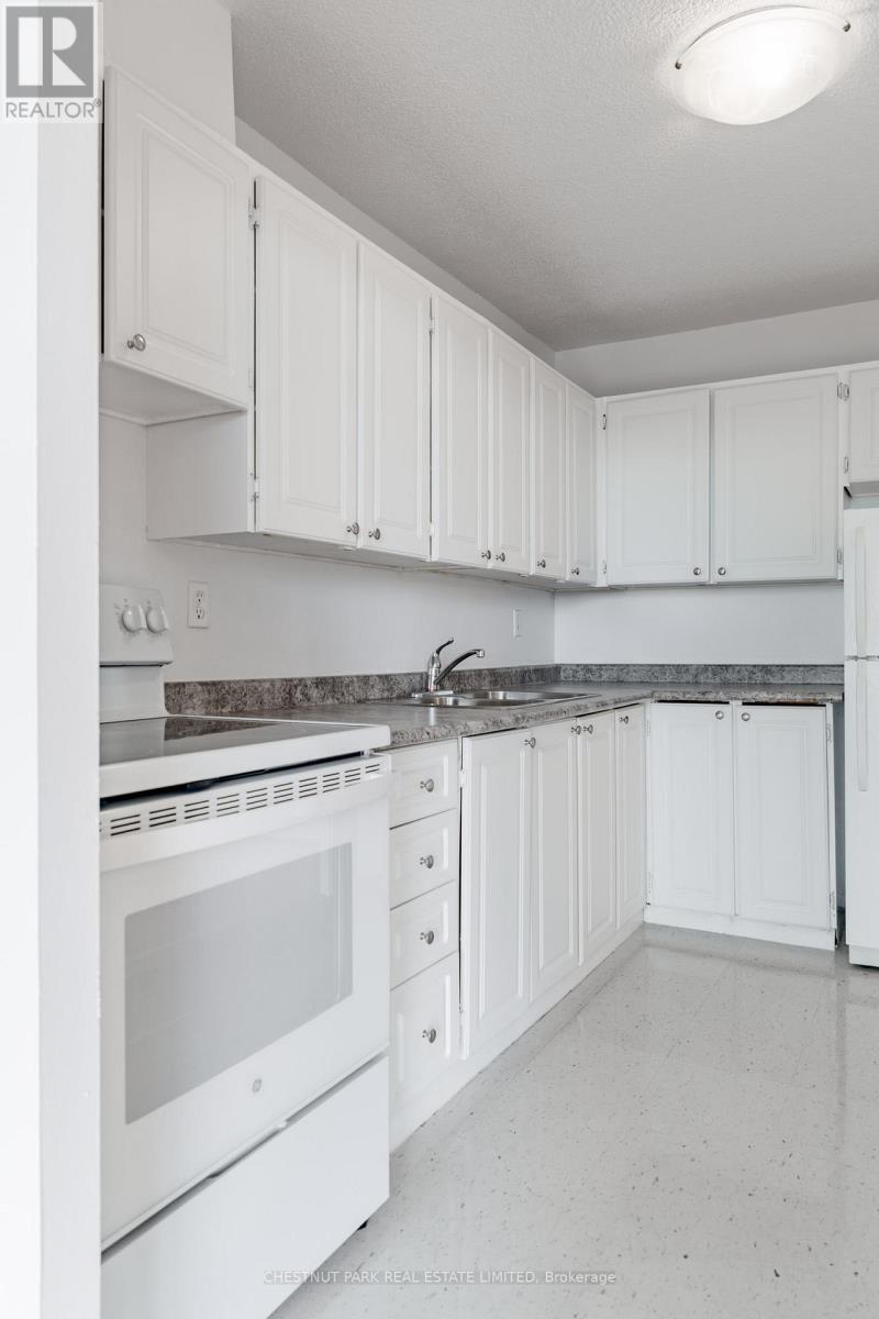1412 - 150 Lakeshore Road W, Mississauga, Ontario  L5H 3R2 - Photo 17 - W13481784