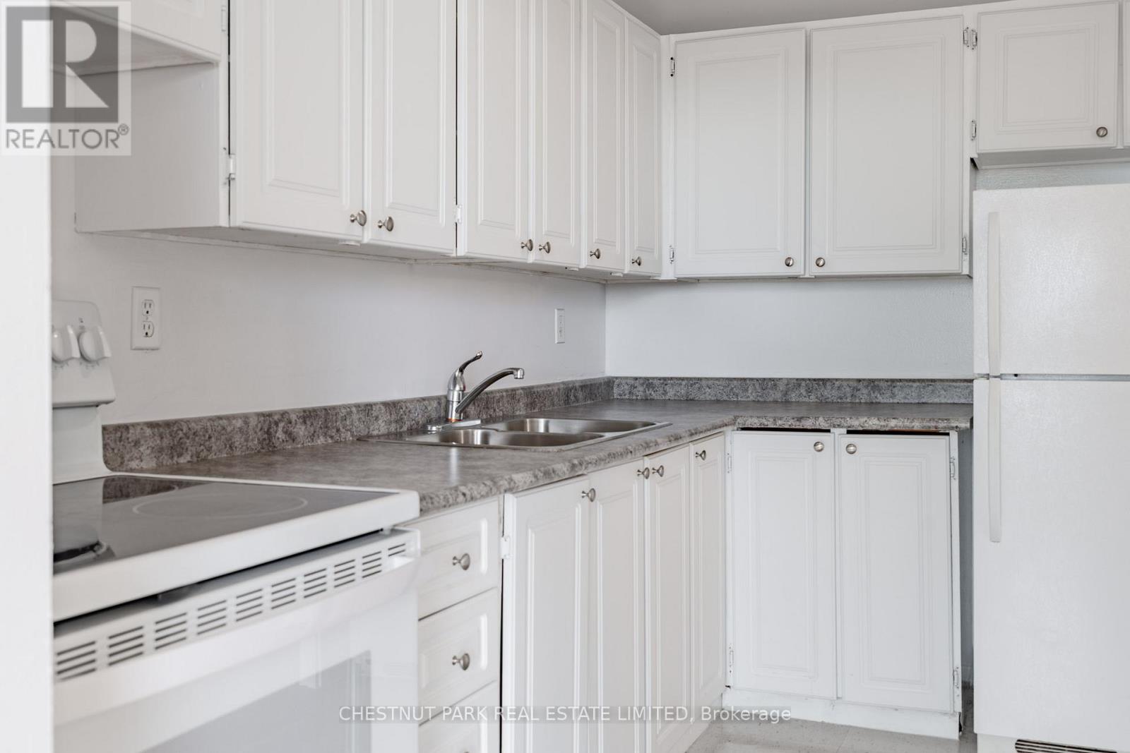 1412 - 150 Lakeshore Road W, Mississauga, Ontario  L5H 3R2 - Photo 18 - W13481784