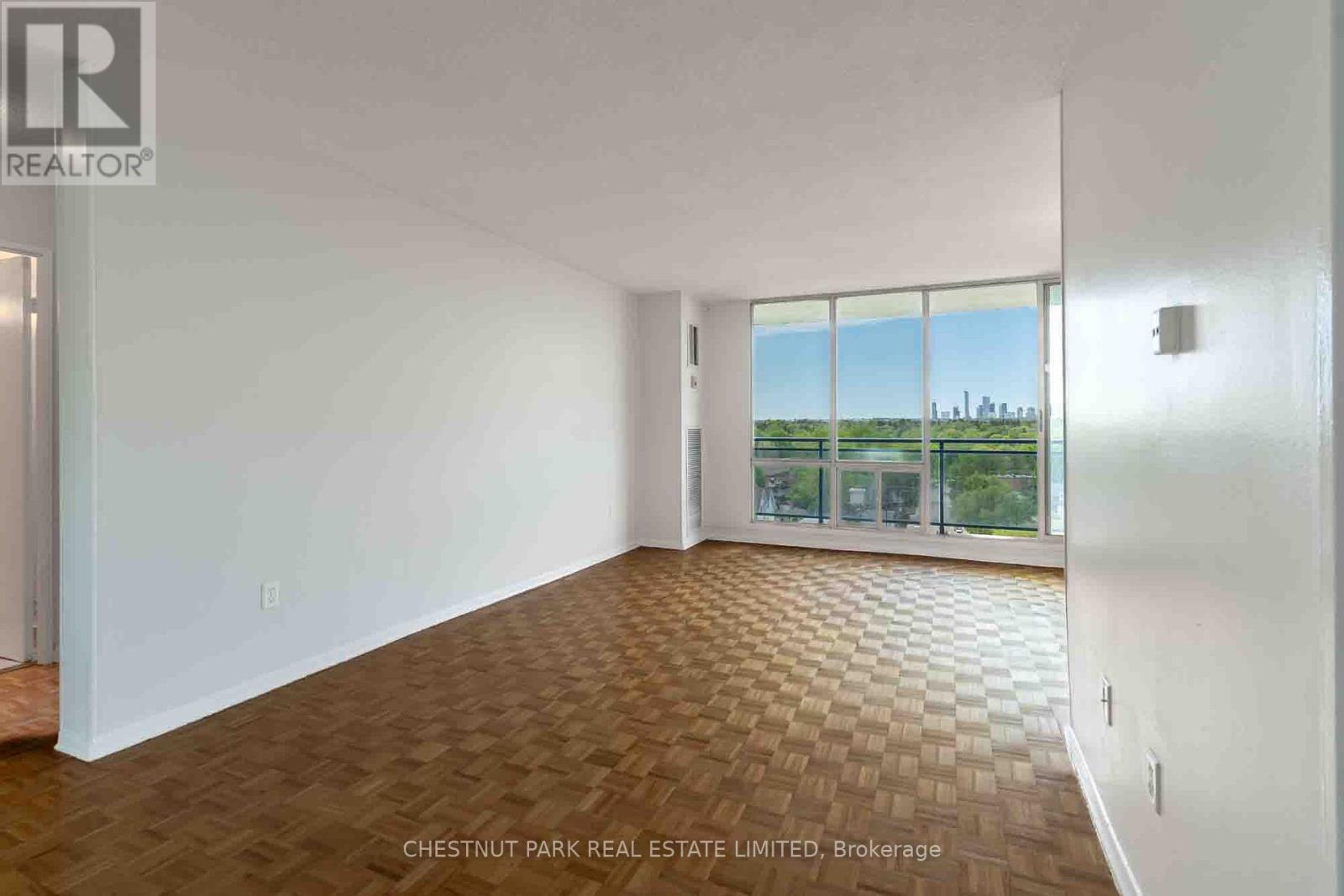 1412 - 150 Lakeshore Road W, Mississauga, Ontario  L5H 3R2 - Photo 2 - W13481784