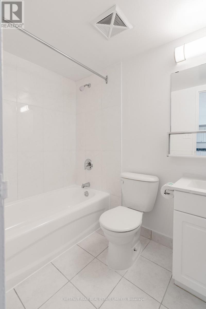 1412 - 150 Lakeshore Road W, Mississauga, Ontario  L5H 3R2 - Photo 24 - W13481784
