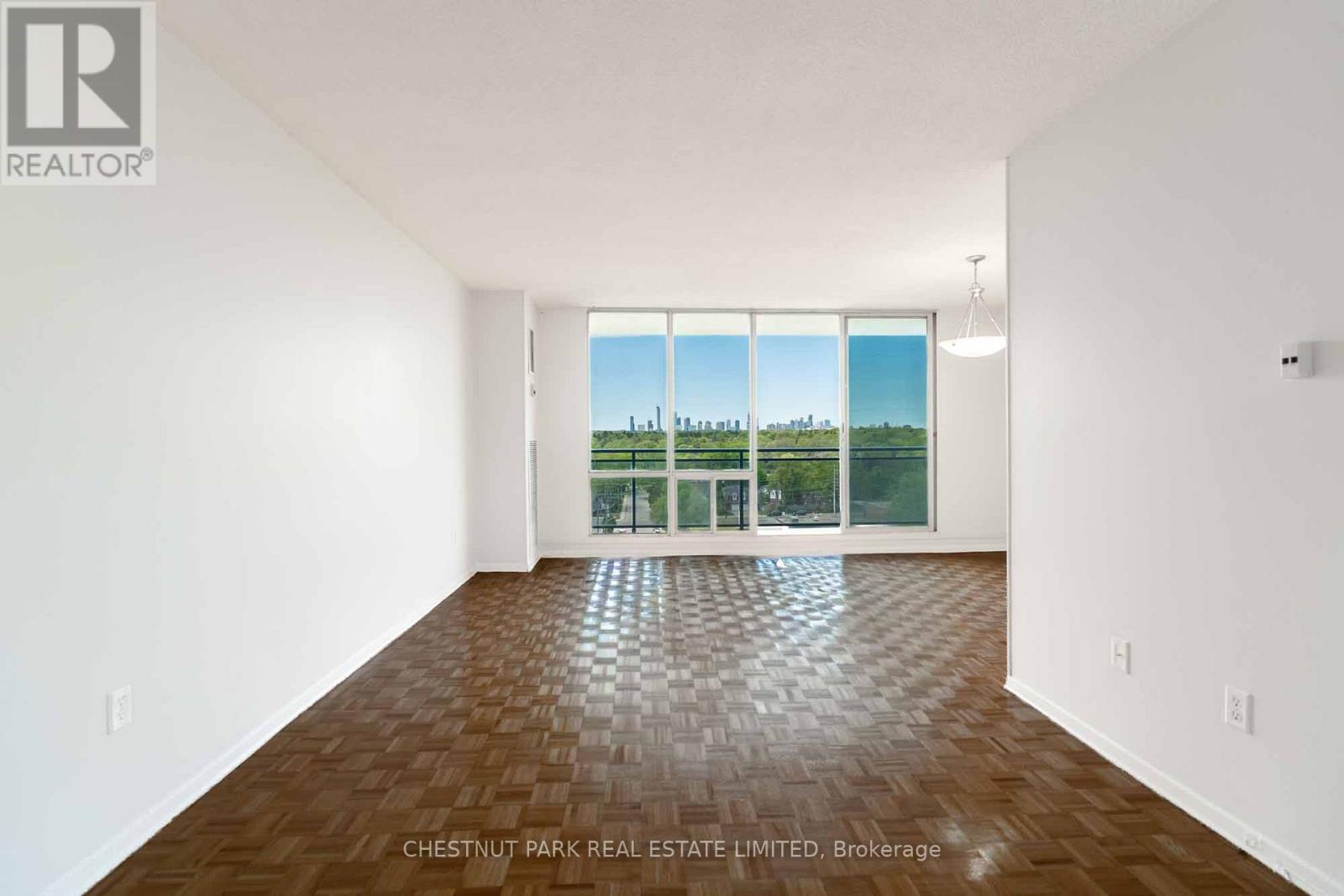 1412 - 150 Lakeshore Road W, Mississauga, Ontario  L5H 3R2 - Photo 3 - W13481784