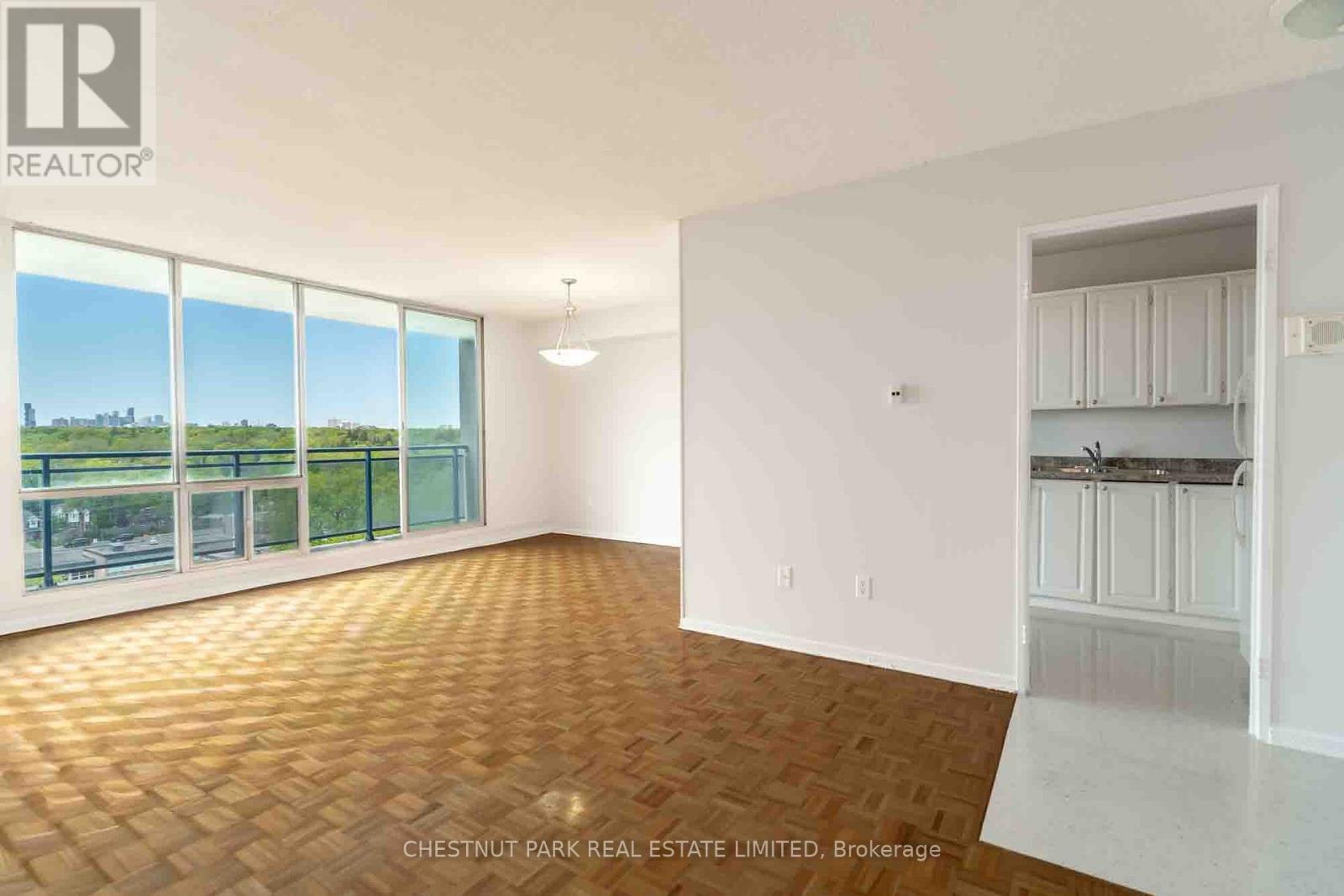 1412 - 150 Lakeshore Road W, Mississauga, Ontario  L5H 3R2 - Photo 4 - W13481784
