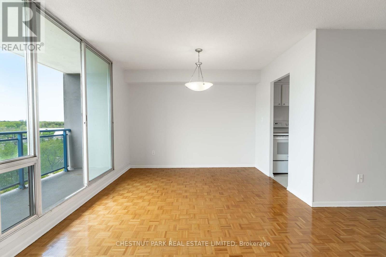 1412 - 150 Lakeshore Road W, Mississauga, Ontario  L5H 3R2 - Photo 7 - W13481784