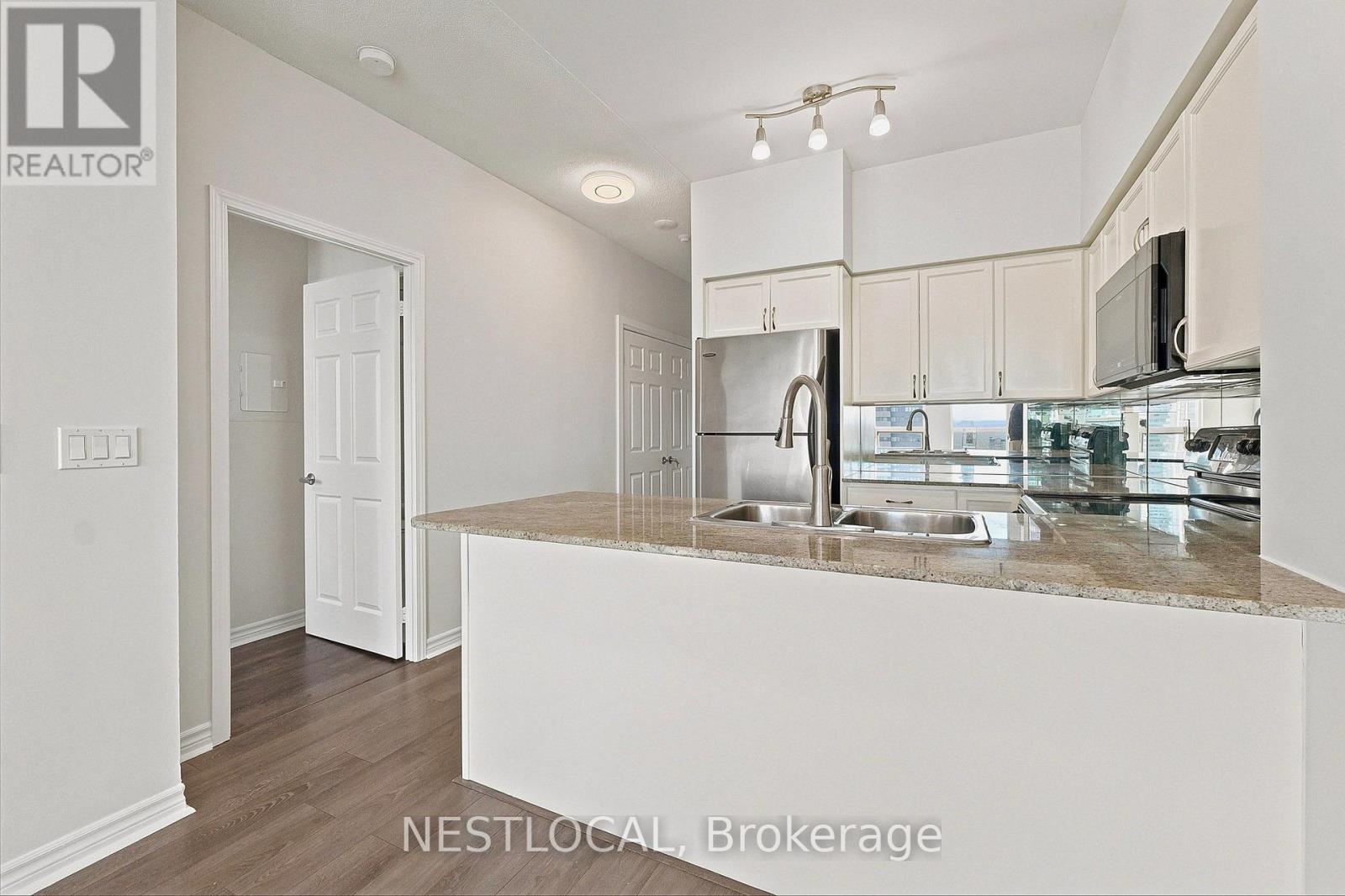 2611 - 388 Prince Of Wales Drive, Mississauga, Ontario  L5B 0A1 - Photo 4 - W13481786