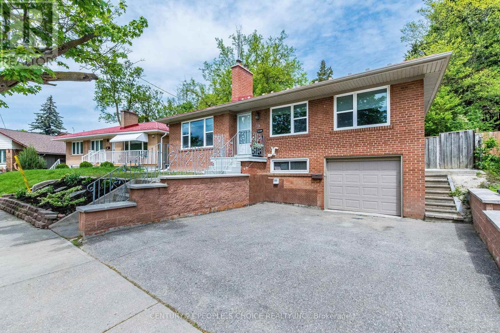 39 Meadowland Drive, Brampton, Ontario  L6W 2R5 - Photo 4 - W13481794
