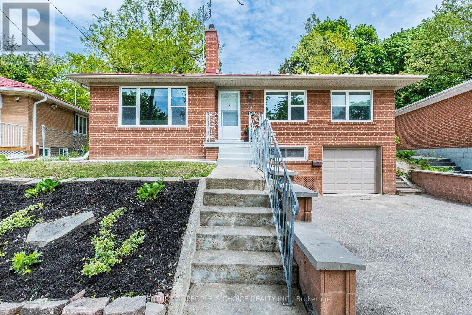 39 Meadowland Drive, Brampton, Ontario  L6W 2R5 - Photo 5 - W13481794