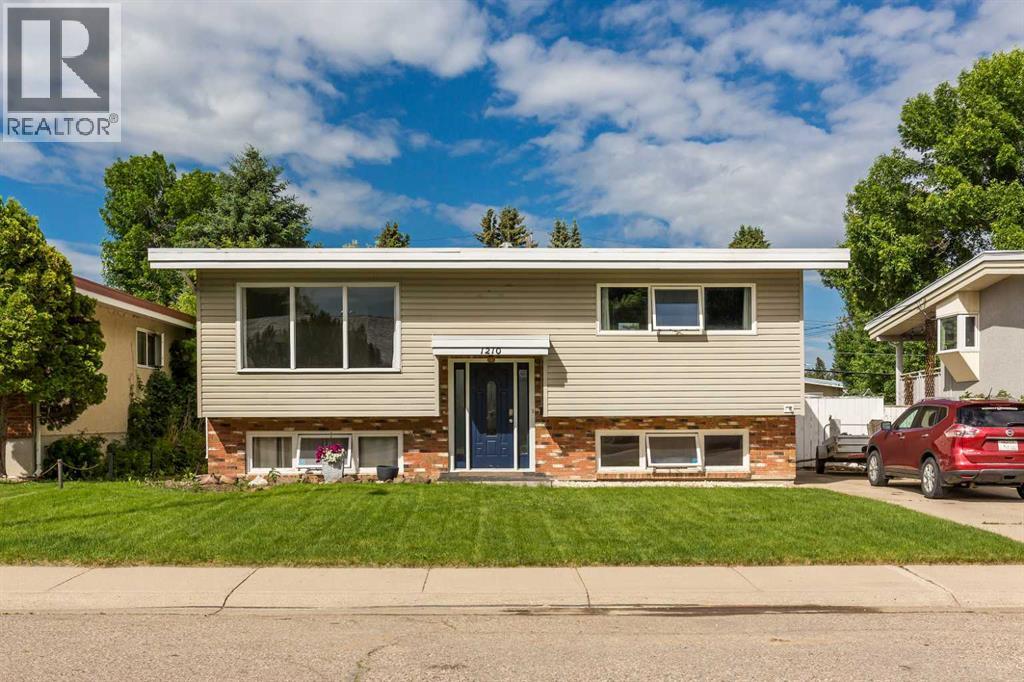 1210 24 Street N, Lethbridge, Alberta  T1H 3V5 - Photo 1 - A2323480