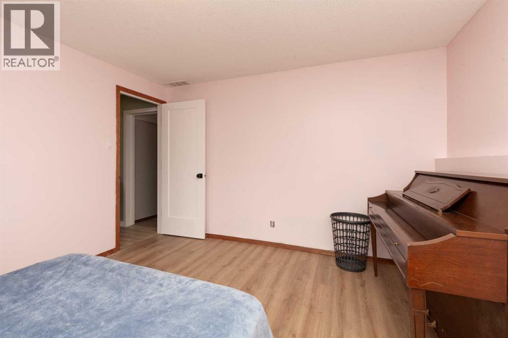 1210 24 Street N, Lethbridge, Alberta  T1H 3V5 - Photo 18 - A2323480