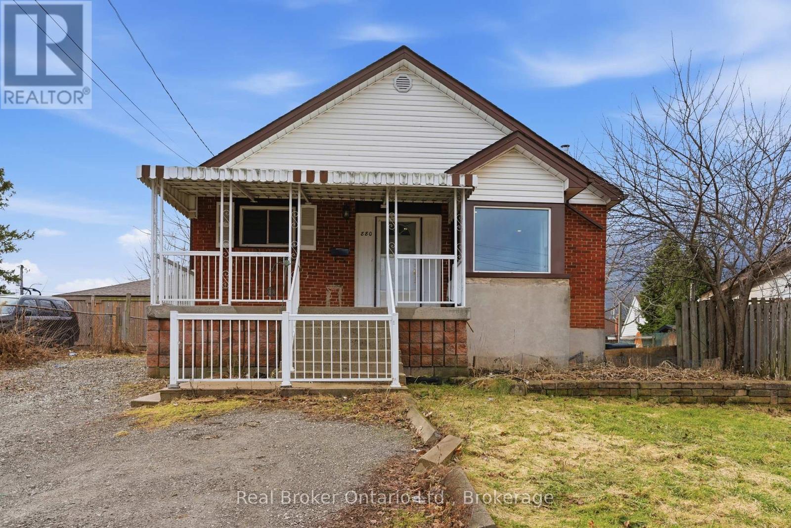 880 LAWRENCE ROAD, Hamilton, Ontario