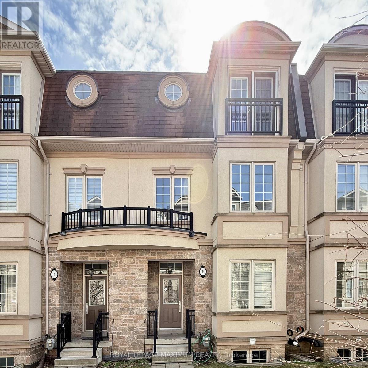 9 Flook Lane, Toronto, Ontario  M2R 1C4 - Photo 2 - C13481822