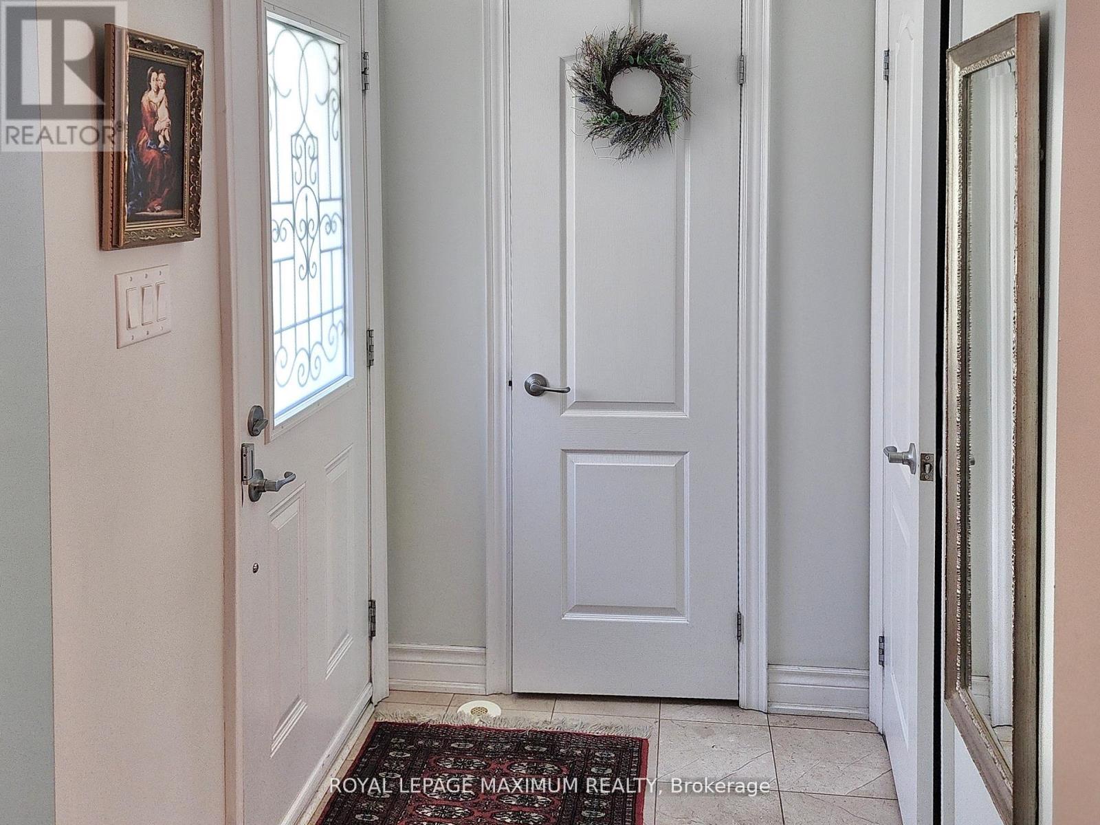 9 Flook Lane, Toronto, Ontario  M2R 1C4 - Photo 4 - C13481822
