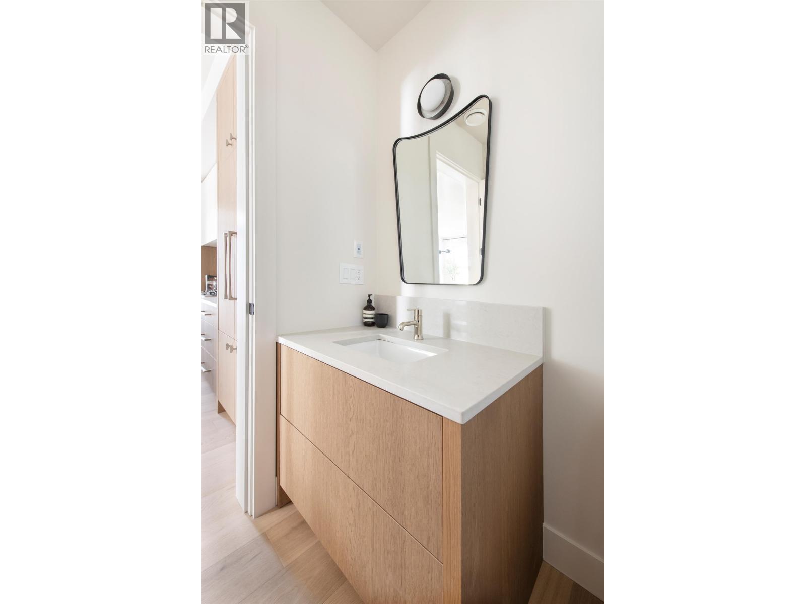 2 2115 W 18th Avenue, Vancouver, British Columbia  V6L 1A3 - Photo 12 - R3138600