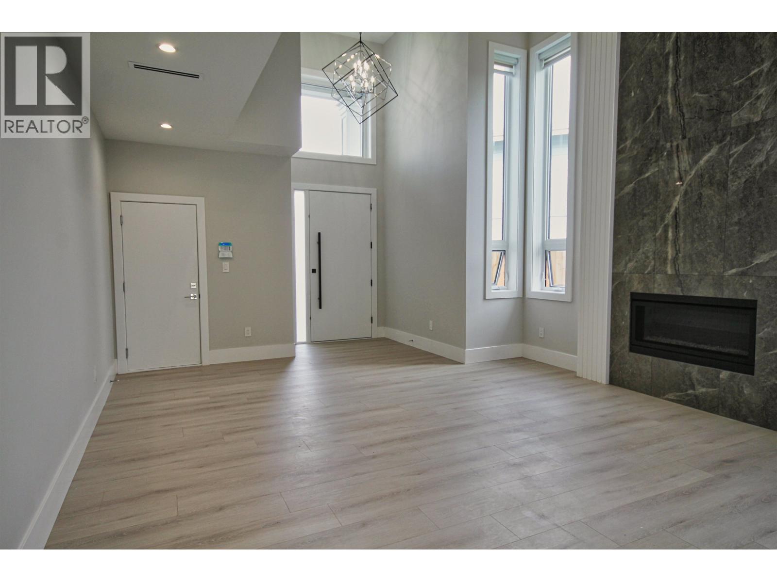 11911 Dunavon Place, Richmond, British Columbia  V7E 3Y1 - Photo 3 - R3103162
