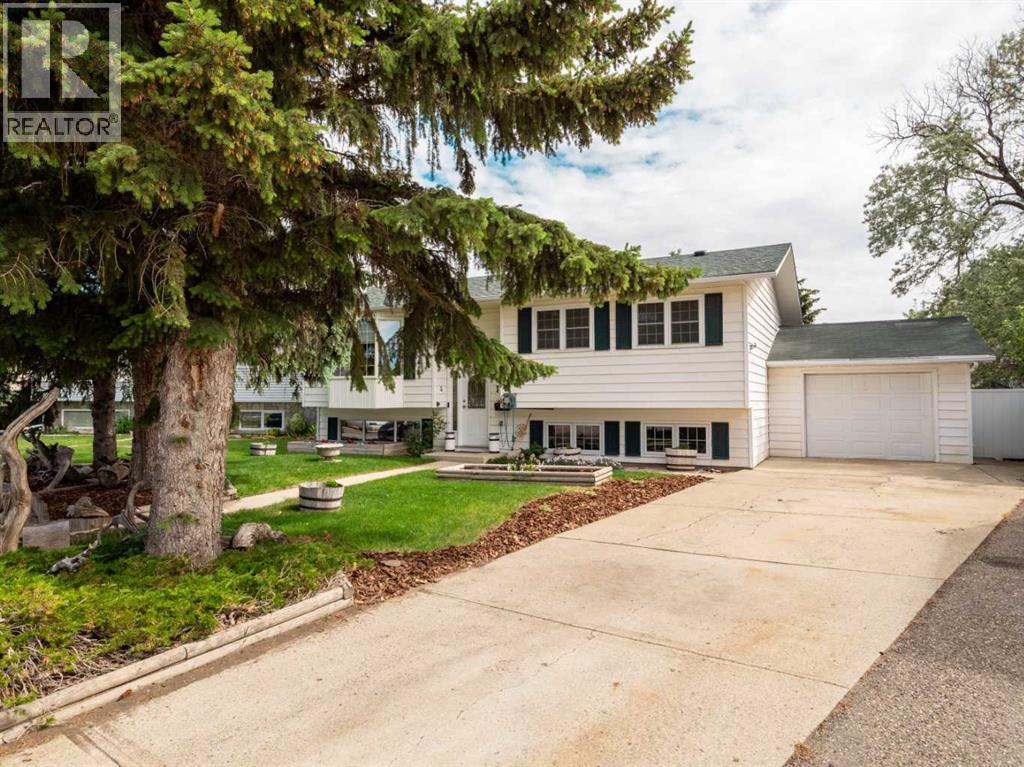 17 Pine Place, Coalhurst, Alberta  T0L 0V0 - Photo 1 - A2322629