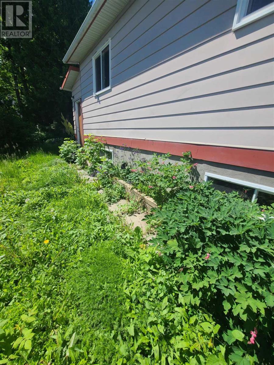 9 Lisbon Rd, Elliot Lake, Ontario  P5A 3N9 - Photo 2 - SM261206