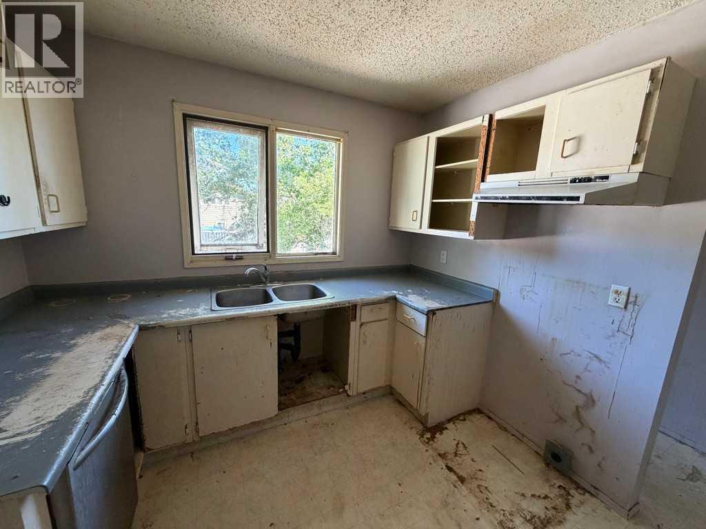 898 Red Crow Boulevard W, Lethbridge, Alberta  T1K 5N6 - Photo 7 - A2322825