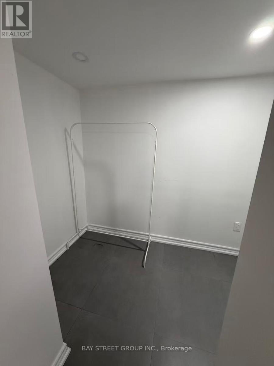 Lower Level - 25 Jeremy Drive, Markham, Ontario  L3R 2K7 - Photo 8 - N13481884