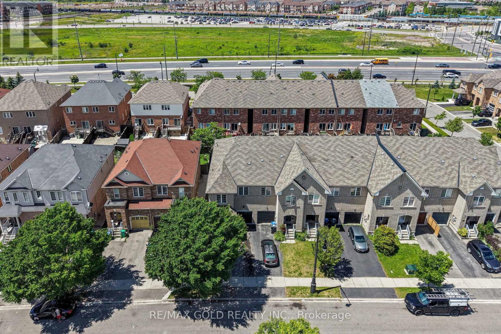25 Frenchpark Circle, Brampton, Ontario  L6X 0Y5 - Photo 4 - W13481846