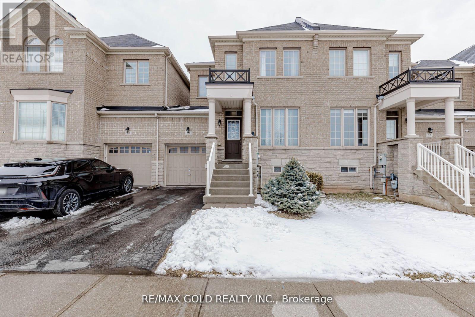 39 Chesterwood Crescent, Brampton, Ontario  L6Y 0Z4 - Photo 2 - W13481848