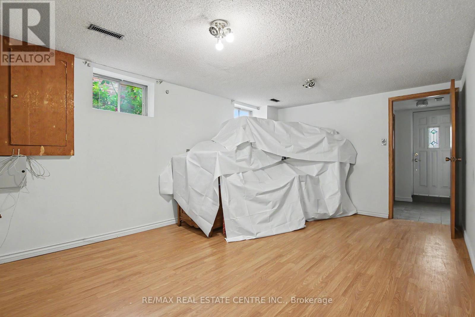 396 Pinemeadow Avenue, Mississauga, Ontario  L5B 2J9 - Photo 34 - W13481902
