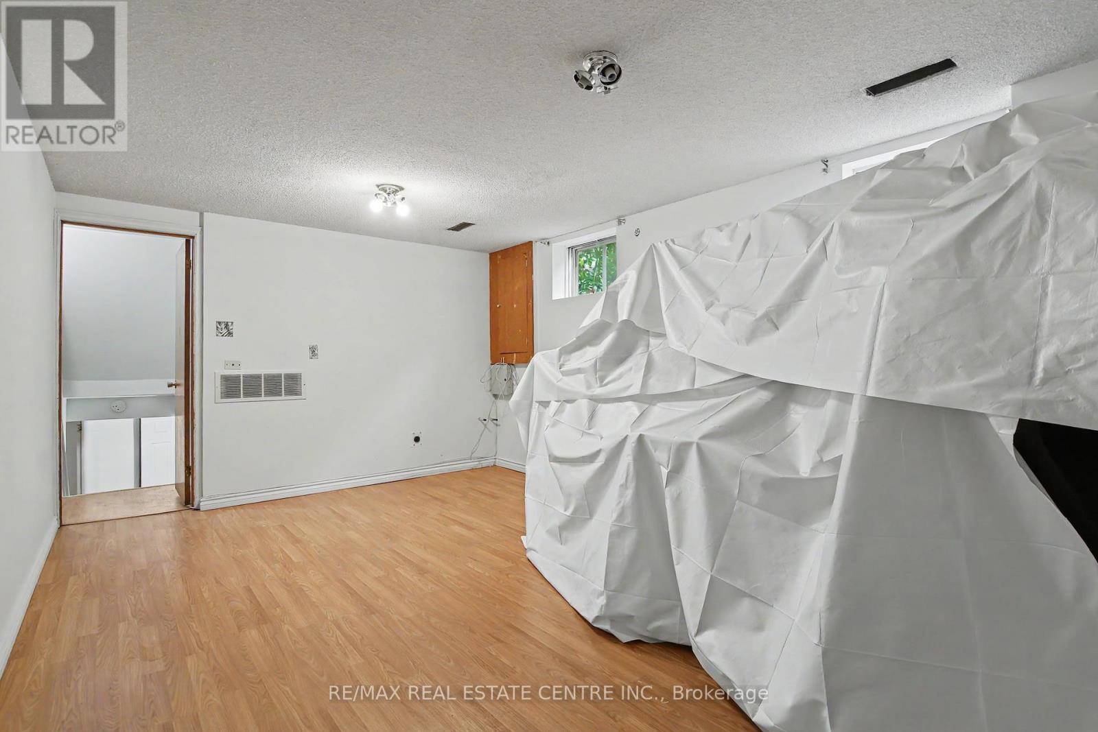 396 Pinemeadow Avenue, Mississauga, Ontario  L5B 2J9 - Photo 35 - W13481902