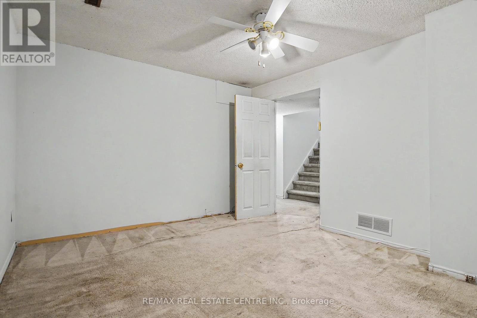 396 Pinemeadow Avenue, Mississauga, Ontario  L5B 2J9 - Photo 39 - W13481902