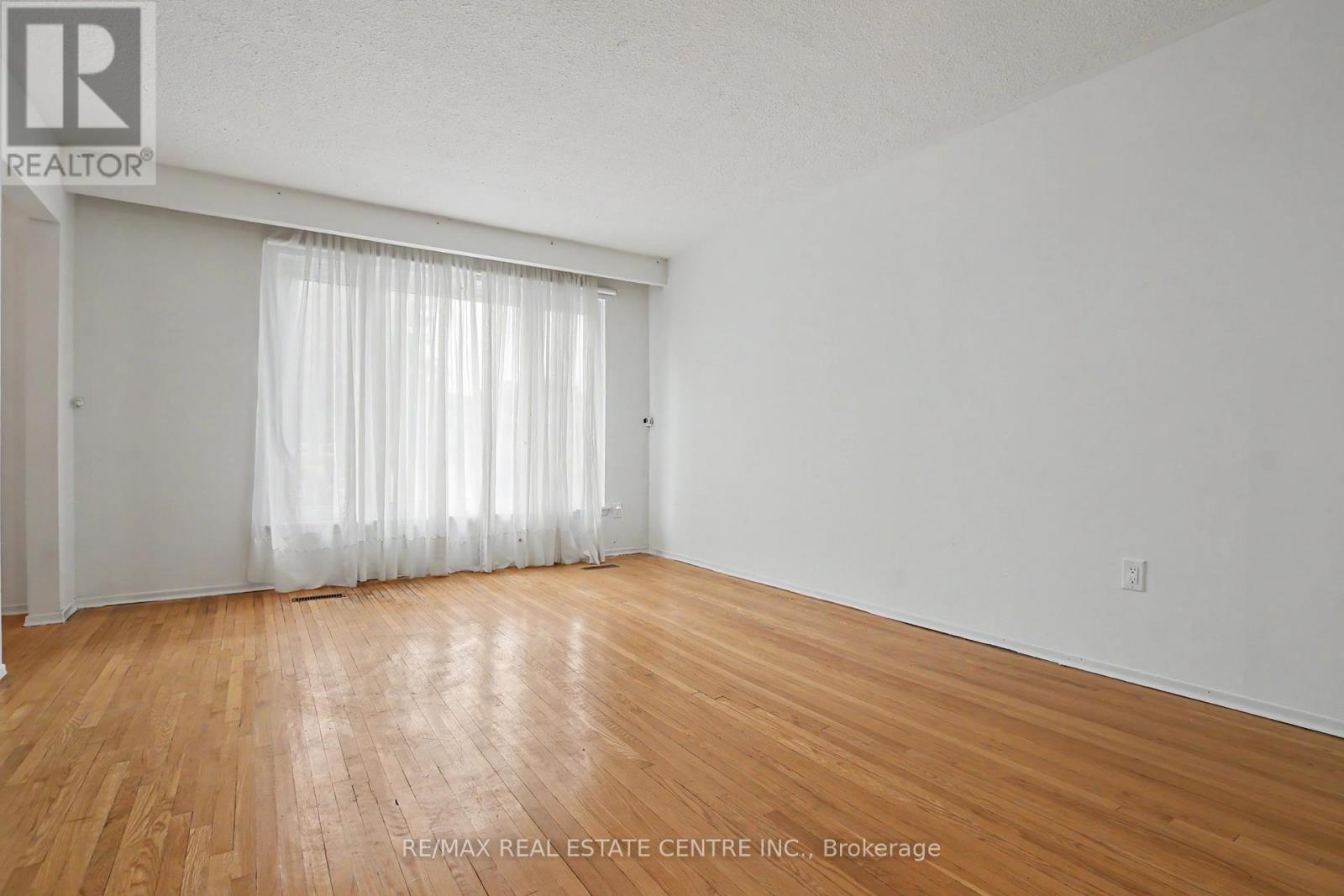 396 Pinemeadow Avenue, Mississauga, Ontario  L5B 2J9 - Photo 7 - W13481902