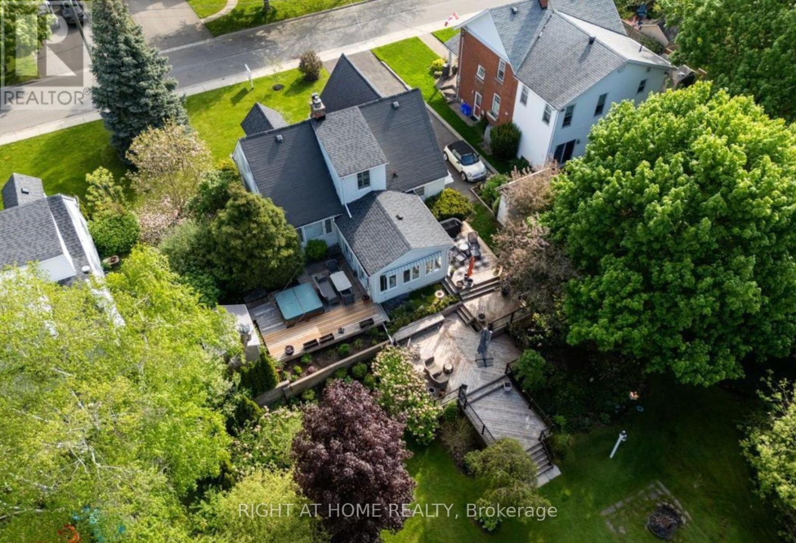 124 Lydia Avenue, Milton (Om Old Milton), Ontario  L9T 2H1 - Photo 1 - W13481904